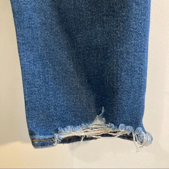 AMERICAN EAGLE Sz 6 Distressed Mid Wash Mom Jeans - Picture 13 of 15